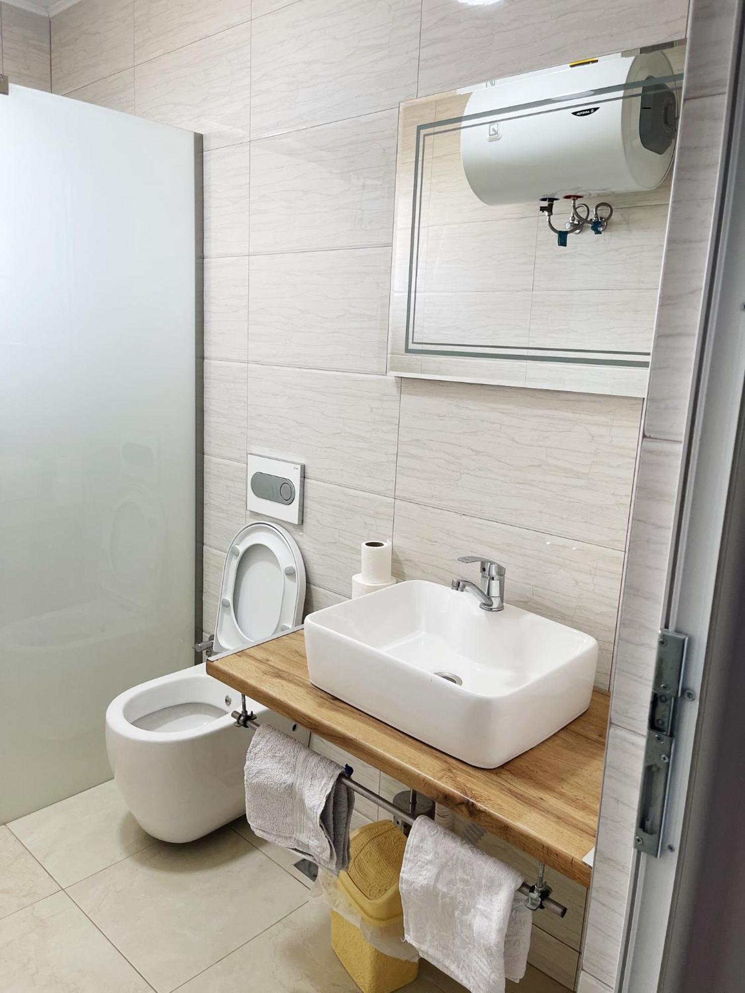 Infinity Plaza Hotel Gjakova 外观 照片