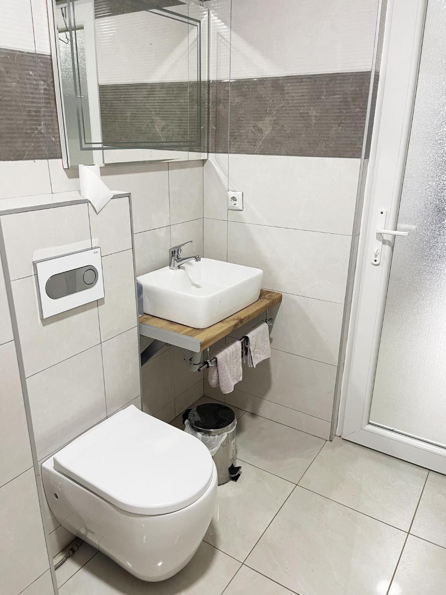 Infinity Plaza Hotel Gjakova 外观 照片