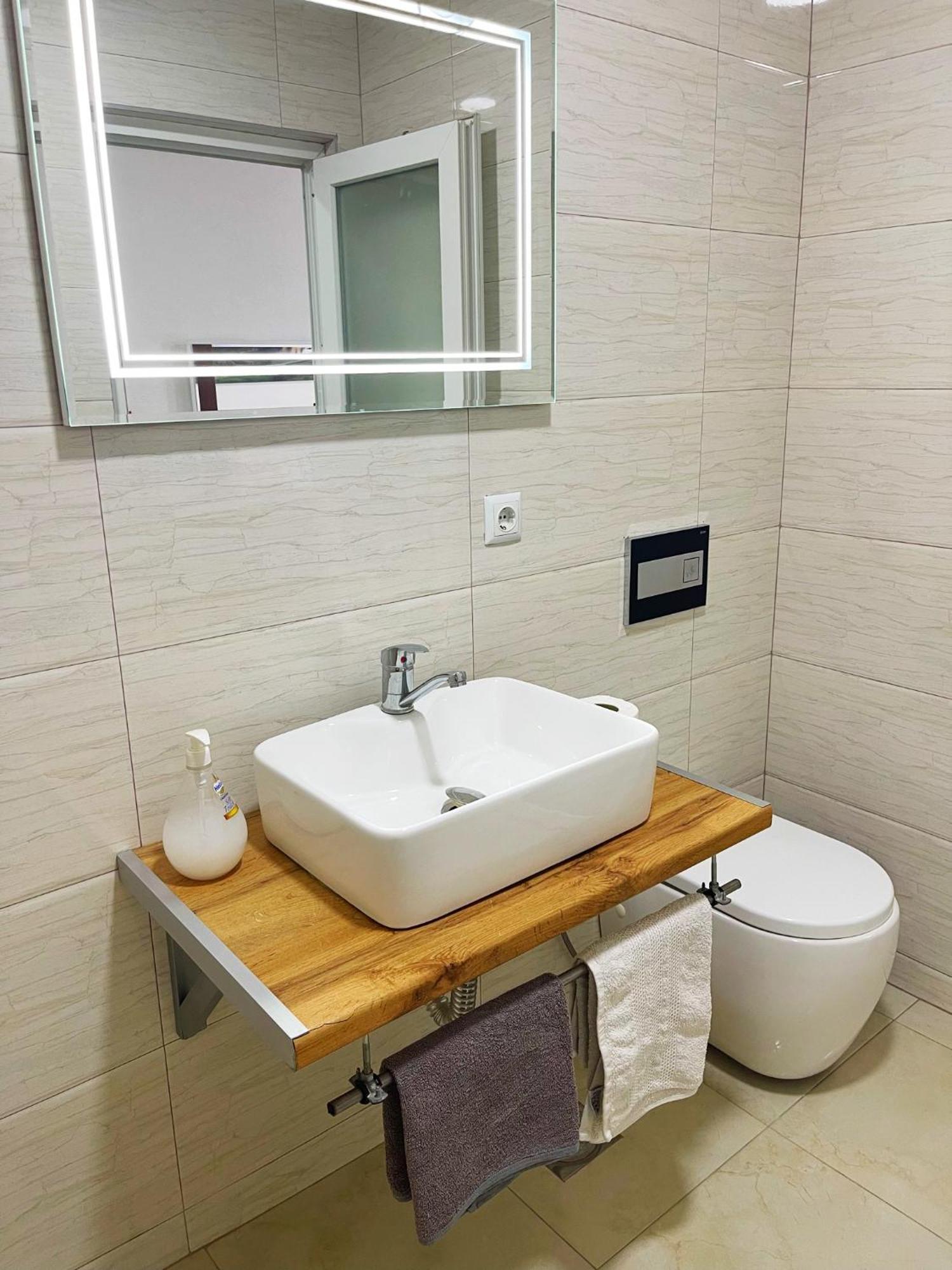 Infinity Plaza Hotel Gjakova 外观 照片