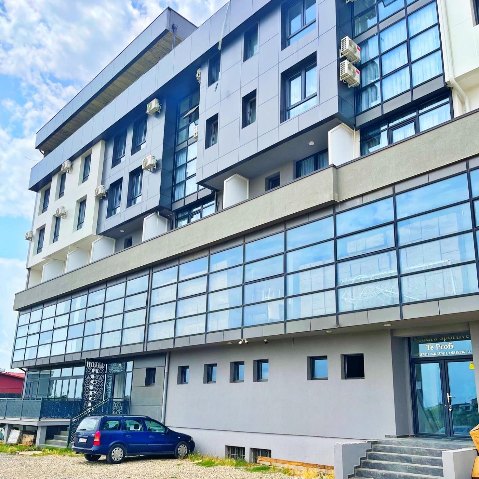 Infinity Plaza Hotel Gjakova 外观 照片